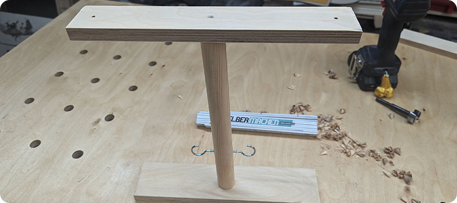 Schmalere Holzleiste mit Rundstab verbinden