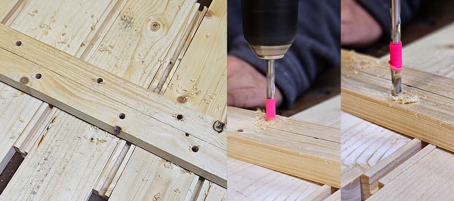 Die Holzbretter mit der Holzlatte verbinden